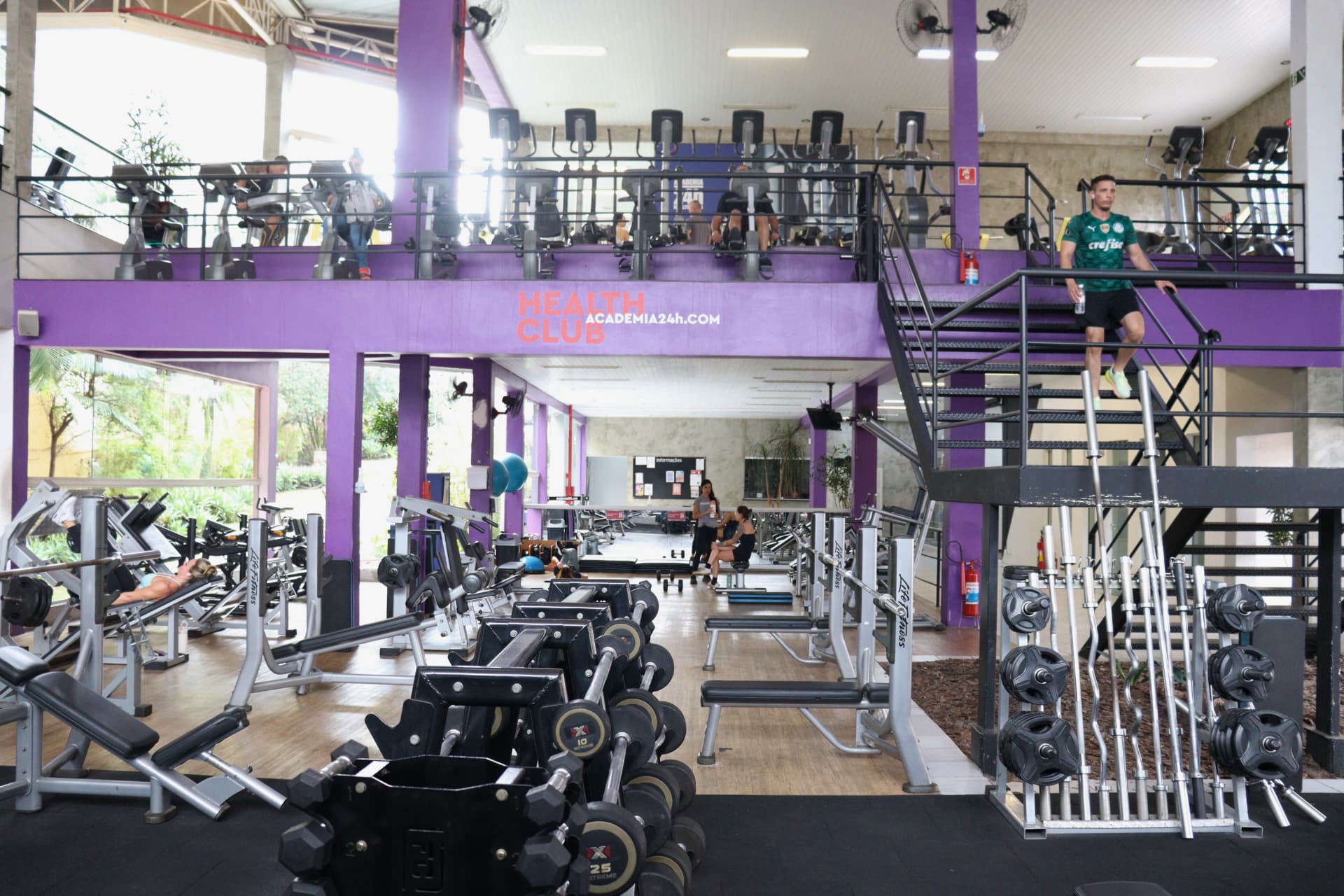 Salão de musculação da unidade Norte do 24 Health Club